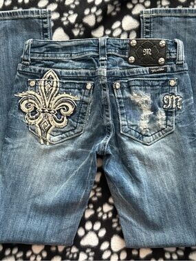 Miss Me Fleur-De-Lis Rhinestone Wing Straight Jeans Medium Wash Size 27